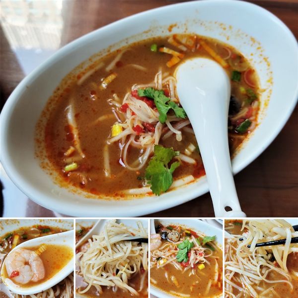 「トムヤムラーメン(半サイズ / セットメニュー)」@SIAM 有楽町店の写真