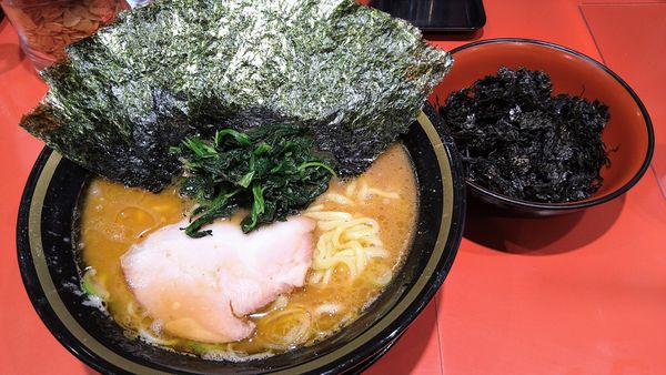 「ラーメン(味濃いめ･麺硬め)+海苔･バラ海苔」@環2家 蒲田店の写真