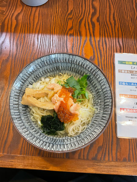 「サーモンとイクラと生海苔と山葵の和えそば」@拉麺 イチバノナカの写真