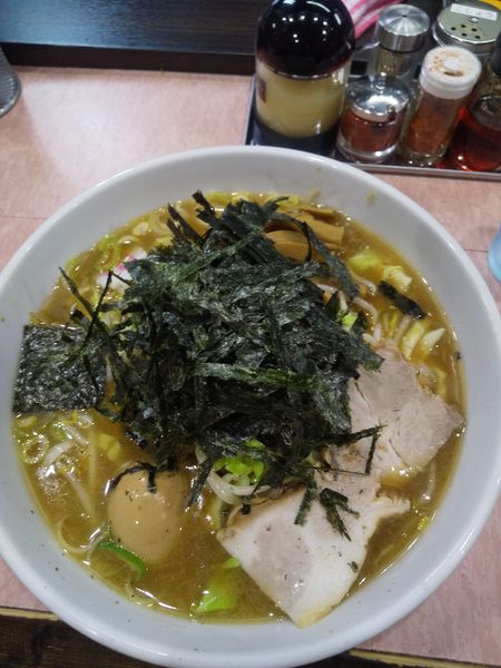 「中華そば(小)700円野菜120円きざみのり50円(カタメ)」@所沢大勝軒の写真