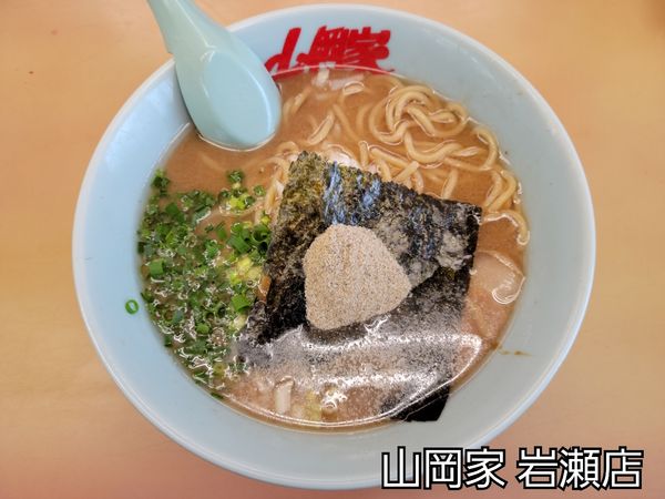 「煮干し豚骨ラーメン[期間限定]」@ラーメン山岡家 岩瀬店の写真