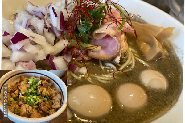 「鶏と煮干しのらぁ麺（刻み玉葱、うずらの卵）焼鳥丼」@中華蕎麦 志の写真