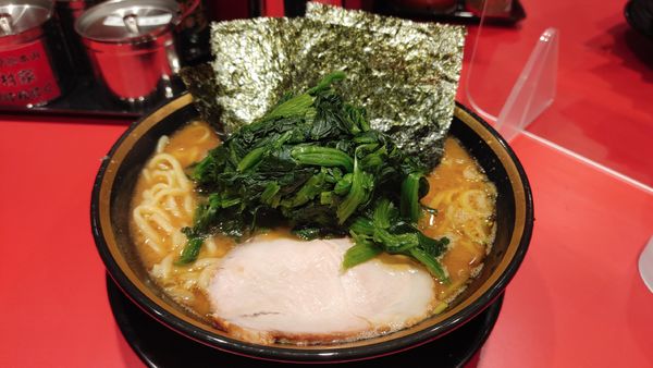 「ラーメン大・ほうれん草(硬め)￥１１２０」@環2家 川崎店の写真