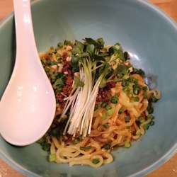 １ 正宗担々麺　９００円