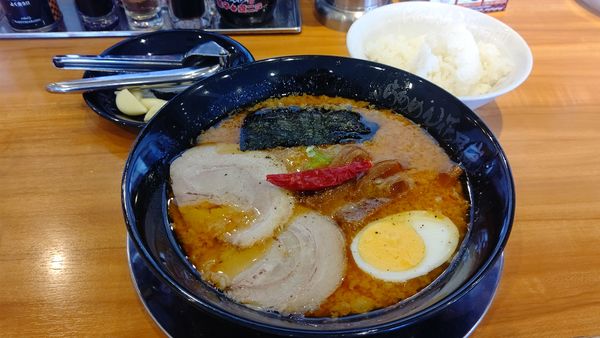 「バリ辛ラーメン８６０円クーポンライス」@らあめん花月嵐 立川西砂店の写真