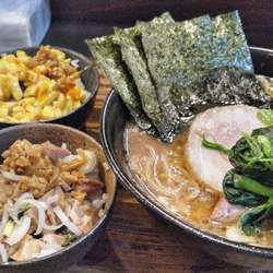 ラーメン中盛、たまごまぶし半、チャーシューまぶし半