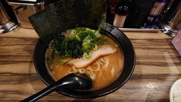 「ラーメン」@横浜家系ラーメン まる金 石川家の写真
