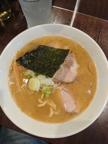 「レモンサワー＋ラーメン 並＋焼きワンタン5個＋大盛りネギ」@自家製熟成麺 吉岡 田端店の写真