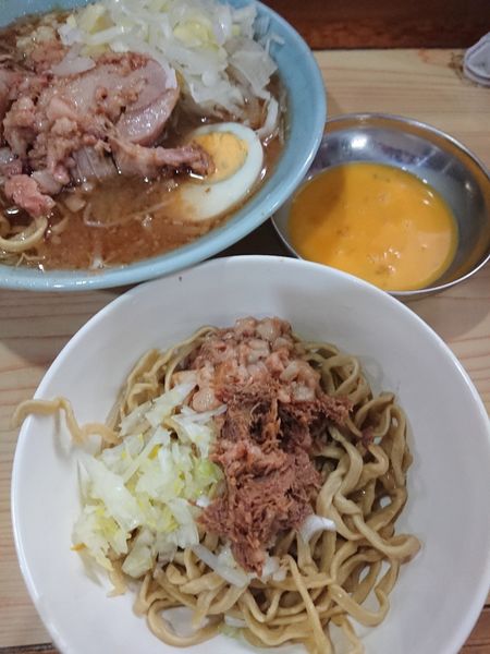 「富士丸ラーメン 麺1/3 硬め ＋ 白 ＋ ネギ」@ラーメン富士丸 明治通り都電梶原店の写真