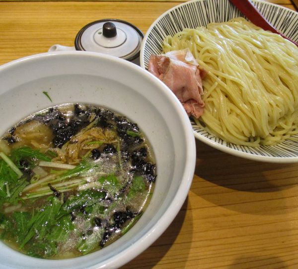 「塩つけ麺（中盛）900円」@焼きあご塩らー麺  たかはし 歌舞伎町店の写真