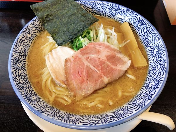 「濃厚鶏白湯そば（800円）中太麺」@麺屋 㐂助の写真