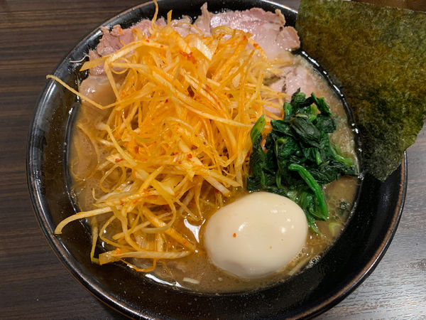 「期間限定旨辛ネギ豚骨ラーメン」@横浜らーめん 寿三家の写真