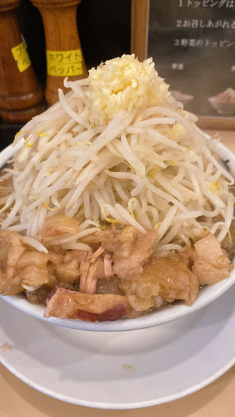 「らーめん中盛り+生卵」@らーめん大 高円寺店の写真