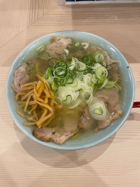 「煮干しと真鯛中華そば(870円)」@鮨とラーメン うおがしや 鶴屋町店の写真