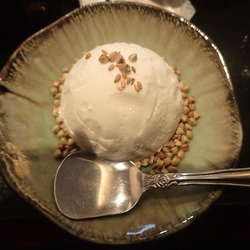 蕎麦の実アイスクリーム(330円)