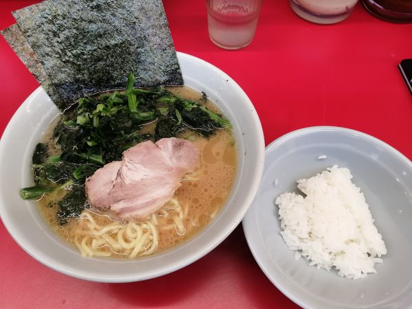 「ラーメン　650円　ほうれん草　100円」@横浜ラーメン 武蔵家 東名川崎店の写真