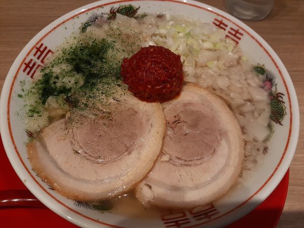 「【９月限定】辛味噌崩し鬼脂中華そば」@つけめんTETSU 横浜ランドマークプラザ店の写真