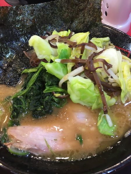 「ラーメン並＋温野菜」@家系ラーメン王道 王道之印の写真