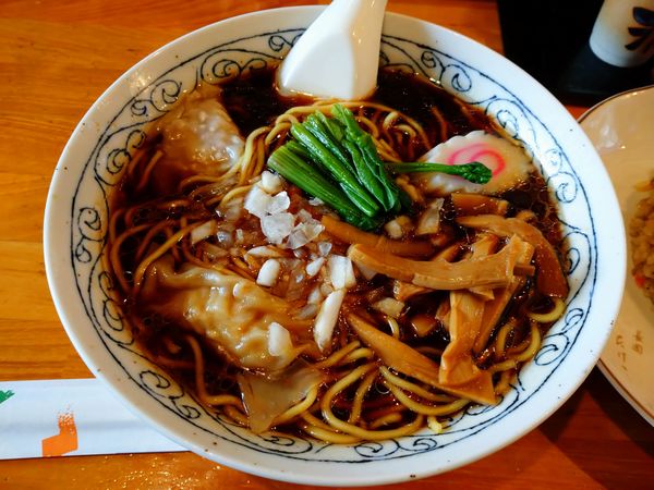 「ブラックワンタンメン（1,000円）＋ミニ炒飯（250円）」@千味家の写真