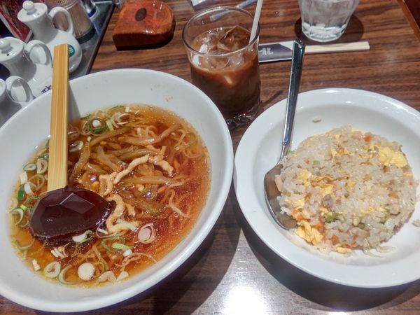 「本日の日替りランチ①(四川風の豚肉とザーサイラーメン&五目炒」@上海華龍 ヤマダ電機LABI1高崎店の写真