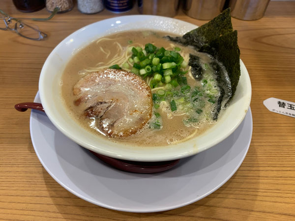 「豚骨ラーメン」@がっとん 京急鶴見店の写真