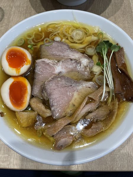 「親鶏中華そば(極太麺)大盛、煮卵、チャーシュー(肩ロース2枚」@手打 親鶏中華そば 綾川の写真