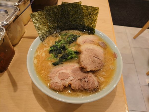 「ラーメン+チャーシュー」@家系ラーメン 貫徹家の写真
