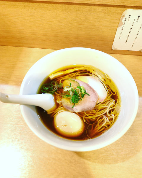「味玉醤油らーめん」@らぁ麺 はやし田 新宿本店の写真