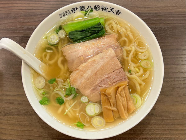 「打ち立て中華そば」@打ち立て中華そば 伊蔵八 祐天寺店の写真