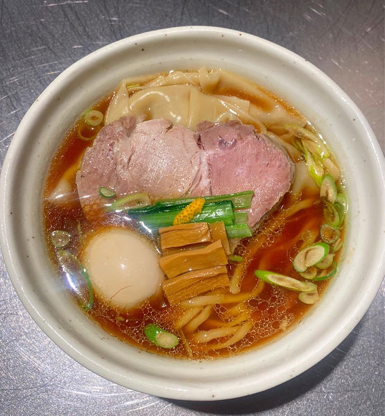 「醤油ワンタン麺➕味玉」@麺とスープの店  歩き出せ、クローバーの写真