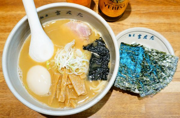 「味玉らーめん＋のり＋エビスビール」@麺屋吉左右の写真