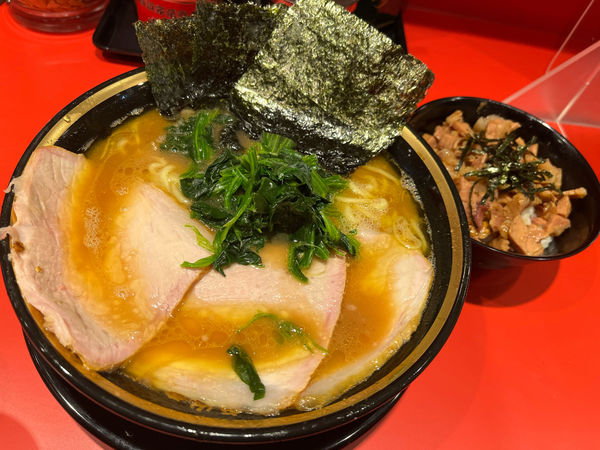 「チャーシューメン 中　チャーシューまぶし丼」@環2家 川崎店の写真