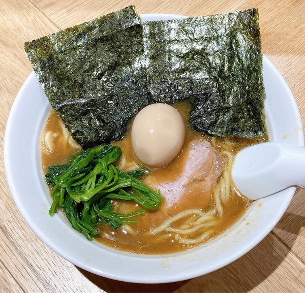 「とんこつらーめんしょうゆ＋味付玉子」@ラーメン フランキーの写真