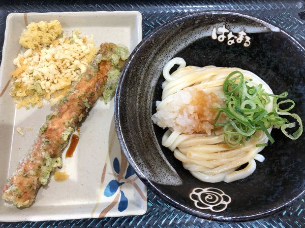 「おろししょうゆ冷小240円ちくわ磯辺揚げ110円」@はなまるうどん イオンモール千葉ニュータウン店の写真