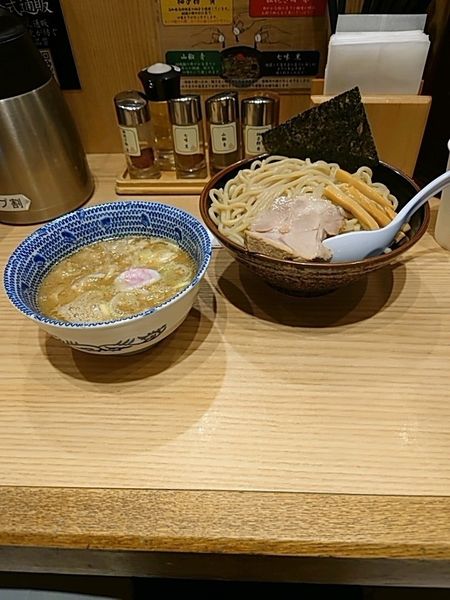 「つけ麺並盛。熱盛り。」@舎鈴 JRさいたま新都心ビル店の写真