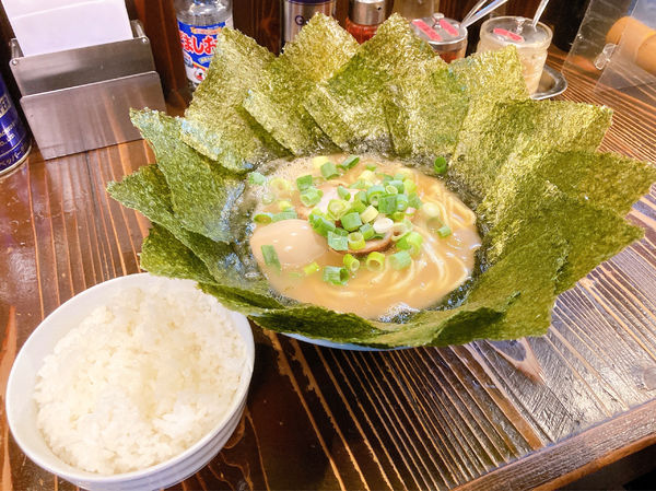 「横浜らーめん＋のり＋煮玉子＋半ライス」@横濱家系らーめん 千種家の写真