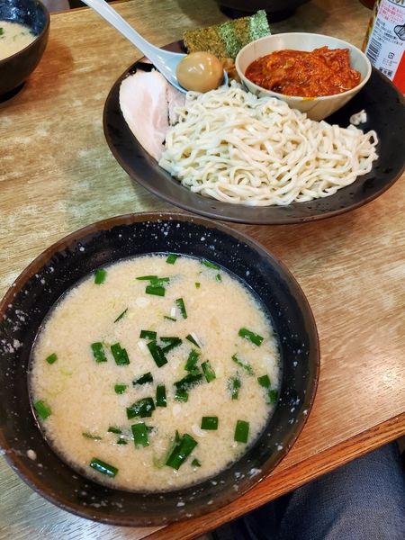 「つけ麺(2玉)+ホルモン」@屋台ラーメンとんこつ貴生 稔台店の写真