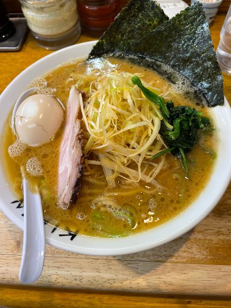 「ネギラーメン（大盛）＋味玉」@らーめん 㐂輪の写真