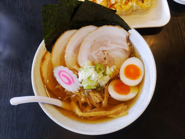 「チャーシューメン+煮玉子+のり」@佐野らーめん 独楽の写真