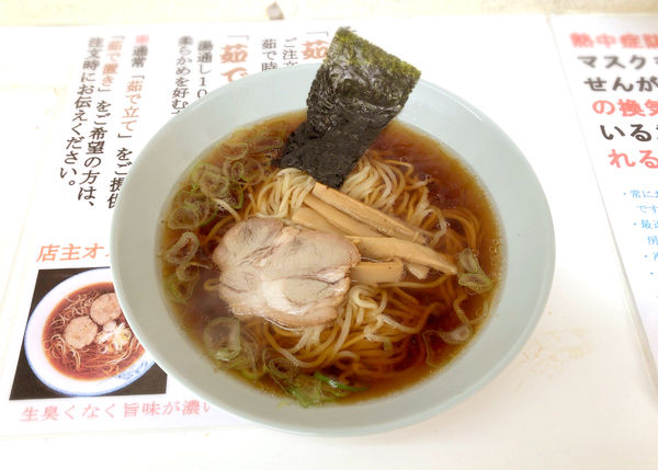 「ラーメン(460円)」@新角の写真