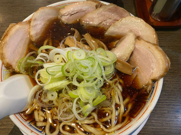 「肉中華そば（中太）¥1020」@丸中華そばの写真