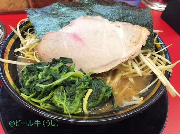 「ネギラーメン白(900円)硬め普通少なめ、ライス大盛(100円)」@王道家直伝 との丸家 八潮店の写真