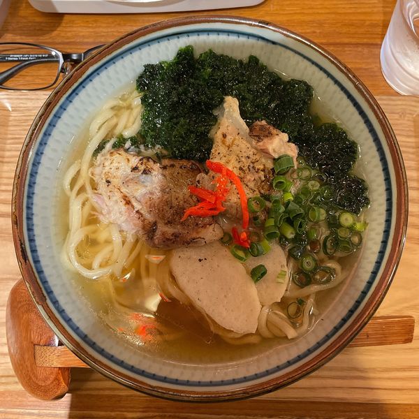 「ソーキそば＋アーサー」@沖縄そば かんから食堂の写真