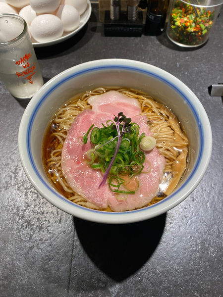 「Regular 醤油ラーメン 並盛細麺」@駄目な隣人 新宿店の写真
