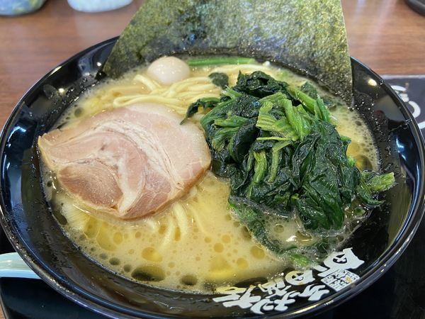 「ラーメン 並(硬め)+ほうれん草」@町田商店 成瀬店の写真