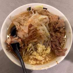 日月限定らーめん 中（750円）ニンニク多め・あぶら多め