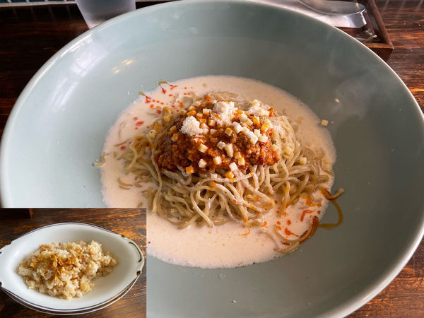 「4種のチーズ坦々麺1100円、ガーリックライス50円」@担々麺 QUATRE EPICEの写真