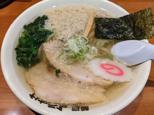 「塩ラーメン（背脂入り）」@麺屋 ようすけ 東京ラーメンストリート店の写真