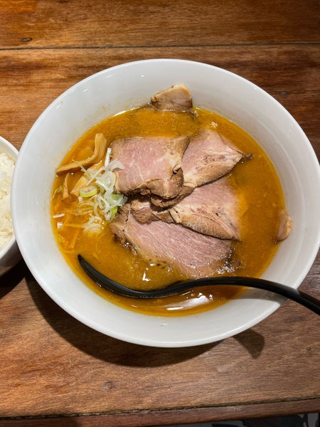 「チャーシュー味噌らぁめん+中ライス」@札幌味噌麺 優の写真