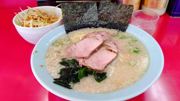 「ラーメン６００円&辛ネギ丼（小）３００円」@ラーメンショップ 津久井店の写真